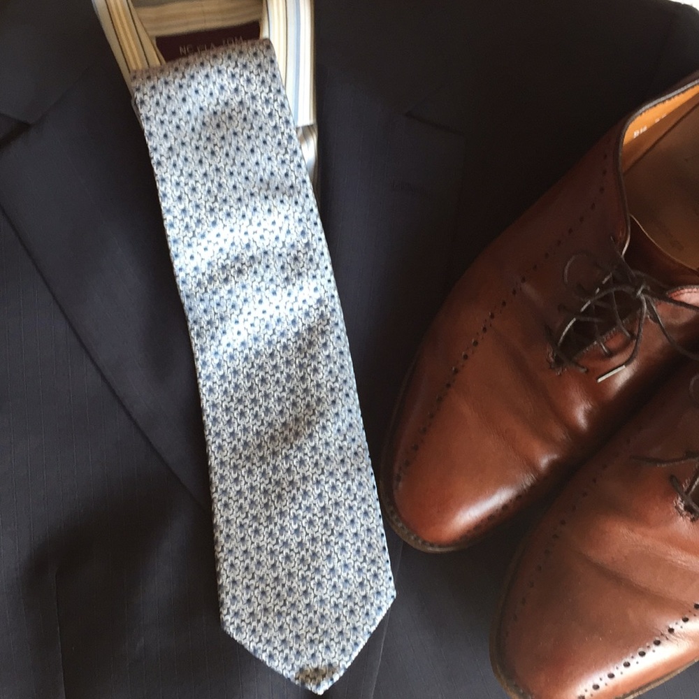 Hugo Boss blue flower silk tie